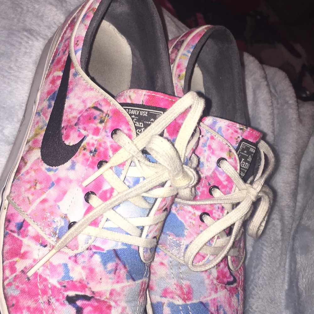 NIKE CHERRY BLOSSOM SHOES!!